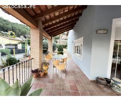 Excelente y exclusivo chalet seminuevo en la urbanización Santa Marina en la