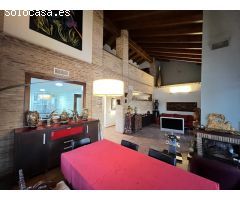 Excelente y exclusivo chalet seminuevo en la urbanización Santa Marina en la