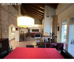 Excelente y exclusivo chalet seminuevo en la urbanización Santa Marina en la