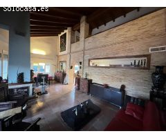 Excelente y exclusivo chalet seminuevo en la urbanización Santa Marina en la