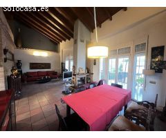 Excelente y exclusivo chalet seminuevo en la urbanización Santa Marina en la