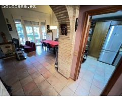 Excelente y exclusivo chalet seminuevo en la urbanización Santa Marina en la