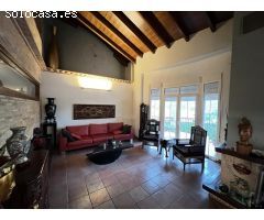 Excelente y exclusivo chalet seminuevo en la urbanización Santa Marina en la