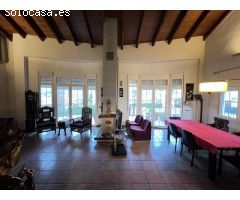 Excelente y exclusivo chalet seminuevo en la urbanización Santa Marina en la
