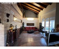 Excelente y exclusivo chalet seminuevo en la urbanización Santa Marina en la