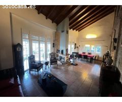 Excelente y exclusivo chalet seminuevo en la urbanización Santa Marina en la