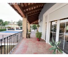 Excelente y exclusivo chalet seminuevo en la urbanización Santa Marina en la