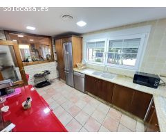 Excelente y exclusivo chalet seminuevo en la urbanización Santa Marina en la