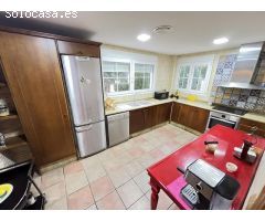 Excelente y exclusivo chalet seminuevo en la urbanización Santa Marina en la
