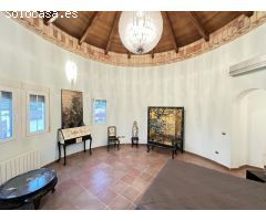Excelente y exclusivo chalet seminuevo en la urbanización Santa Marina en la