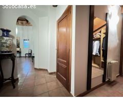 Excelente y exclusivo chalet seminuevo en la urbanización Santa Marina en la