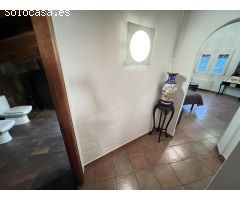 Excelente y exclusivo chalet seminuevo en la urbanización Santa Marina en la
