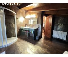 Excelente y exclusivo chalet seminuevo en la urbanización Santa Marina en la