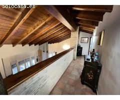 Excelente y exclusivo chalet seminuevo en la urbanización Santa Marina en la