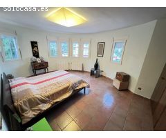 Excelente y exclusivo chalet seminuevo en la urbanización Santa Marina en la