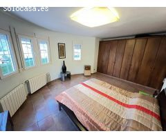 Excelente y exclusivo chalet seminuevo en la urbanización Santa Marina en la