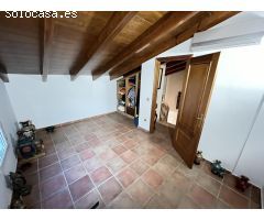 Excelente y exclusivo chalet seminuevo en la urbanización Santa Marina en la