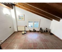 Excelente y exclusivo chalet seminuevo en la urbanización Santa Marina en la