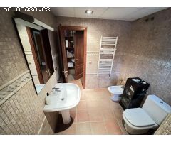 Excelente y exclusivo chalet seminuevo en la urbanización Santa Marina en la