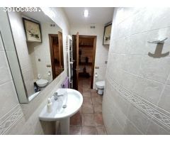 Excelente y exclusivo chalet seminuevo en la urbanización Santa Marina en la