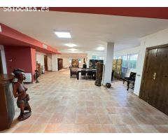 Excelente y exclusivo chalet seminuevo en la urbanización Santa Marina en la