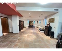 Excelente y exclusivo chalet seminuevo en la urbanización Santa Marina en la