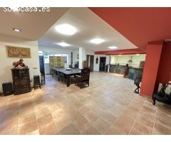 Excelente y exclusivo chalet seminuevo en la urbanización Santa Marina en la