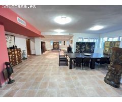 Excelente y exclusivo chalet seminuevo en la urbanización Santa Marina en la