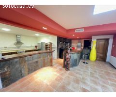 Excelente y exclusivo chalet seminuevo en la urbanización Santa Marina en la