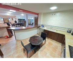 Excelente y exclusivo chalet seminuevo en la urbanización Santa Marina en la