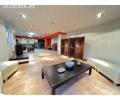 Excelente y exclusivo chalet seminuevo en la urbanización Santa Marina en la