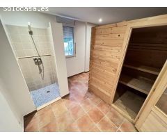 Excelente y exclusivo chalet seminuevo en la urbanización Santa Marina en la