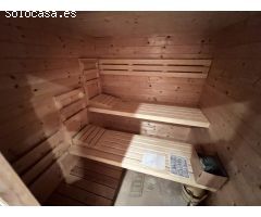 Excelente y exclusivo chalet seminuevo en la urbanización Santa Marina en la