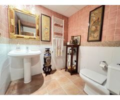 Excelente y exclusivo chalet seminuevo en la urbanización Santa Marina en la