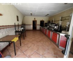 Local comercial en venta en Carcaixent frente al Mercado Municipal.