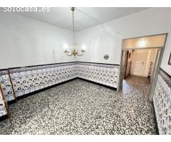 EXCLUSIVO CHALET EN ZONA RESIDENCIAL DE RUBIELOS DE MORA