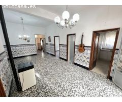 EXCLUSIVO CHALET EN ZONA RESIDENCIAL DE RUBIELOS DE MORA