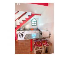 Bungalow de esquina con amplia terraza soleada y vista a la piscina en Campo