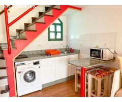 Bungalow de esquina con amplia terraza soleada y vista a la piscina en Campo