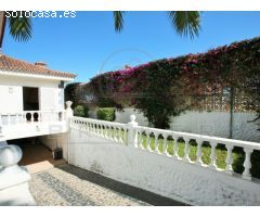 Gran chalet en tranquila zona residencial con vistas al Teide y al mar.