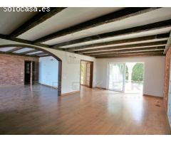 Gran chalet en tranquila zona residencial con vistas al Teide y al mar.