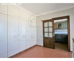Gran chalet en tranquila zona residencial con vistas al Teide y al mar.