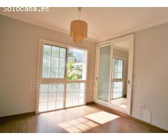Gran chalet en tranquila zona residencial con vistas al Teide y al mar.