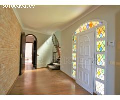 Gran chalet en tranquila zona residencial con vistas al Teide y al mar.
