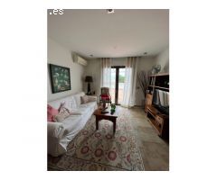 Impecable villa con jardín, piscina y excelentes vistas al mar.