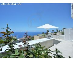 Moderno apartamento con garaje, piscina y vista mar