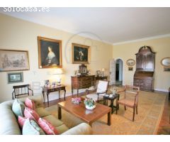Gran villa señorial en zona tranquila y bien comunicada.