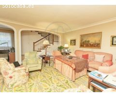 Gran villa señorial en zona tranquila y bien comunicada.