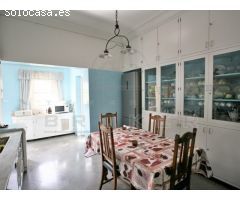 Gran villa señorial en zona tranquila y bien comunicada.