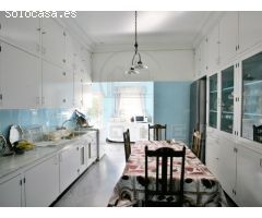 Gran villa señorial en zona tranquila y bien comunicada.